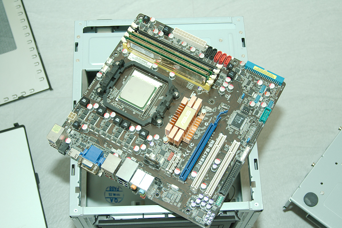 Um VDPAU nutzen zu können wird wie schon zuvor auf ein Asus Mainboard mit Geforce GPU onboard zurückgegriffen.