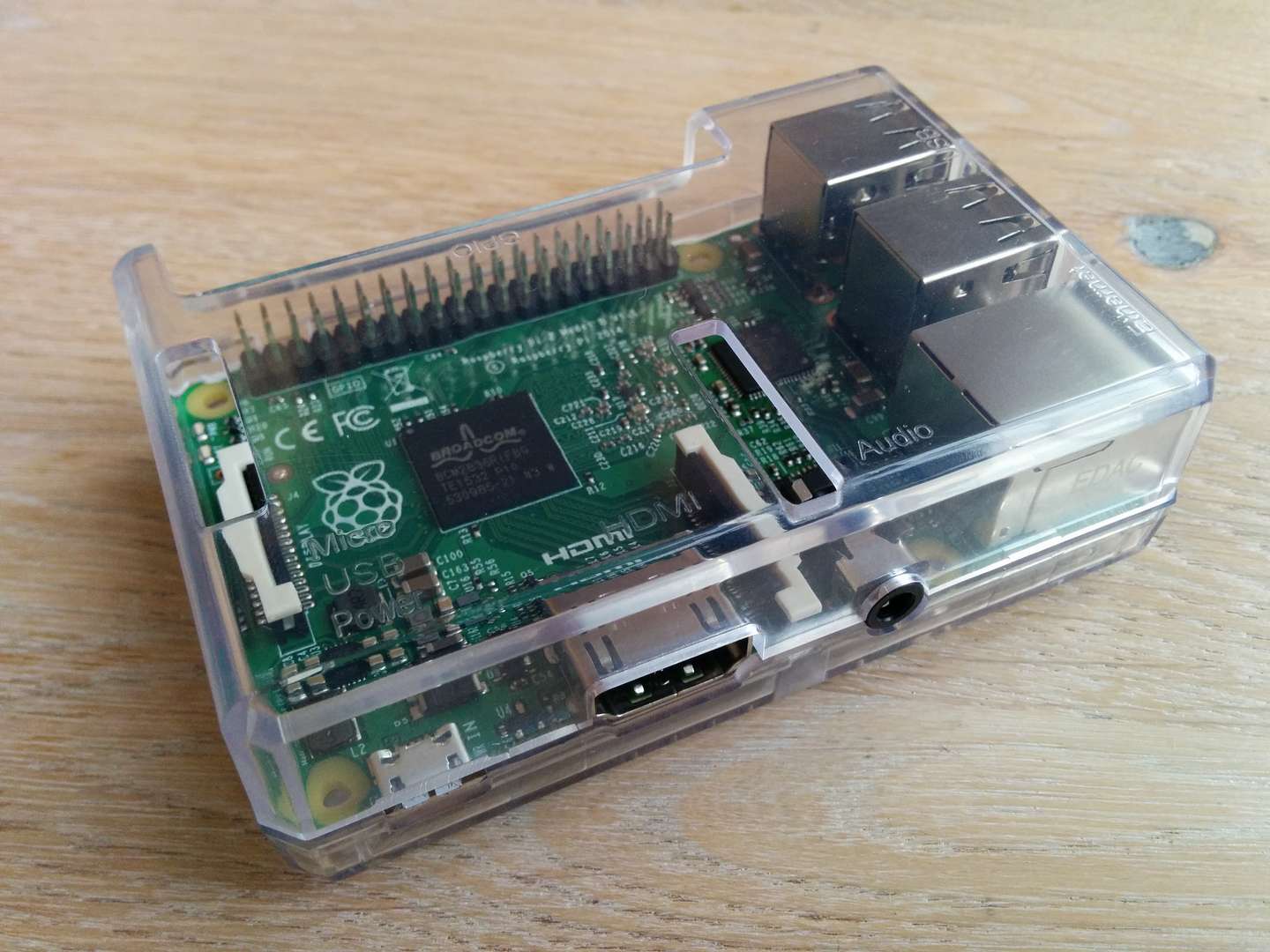 Die Basis und Herzstück des System bildet ein Raspberry Pi 2, hier bereits im Gehäuse montiert.